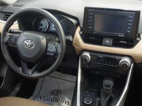 Used 2022 Toyota RAV4 LE AWD/4WD image 23