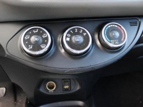 Used 2017 Toyota Yaris L image 19