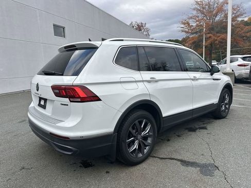 Certified 2022 Volkswagen Tiguan SE image 5