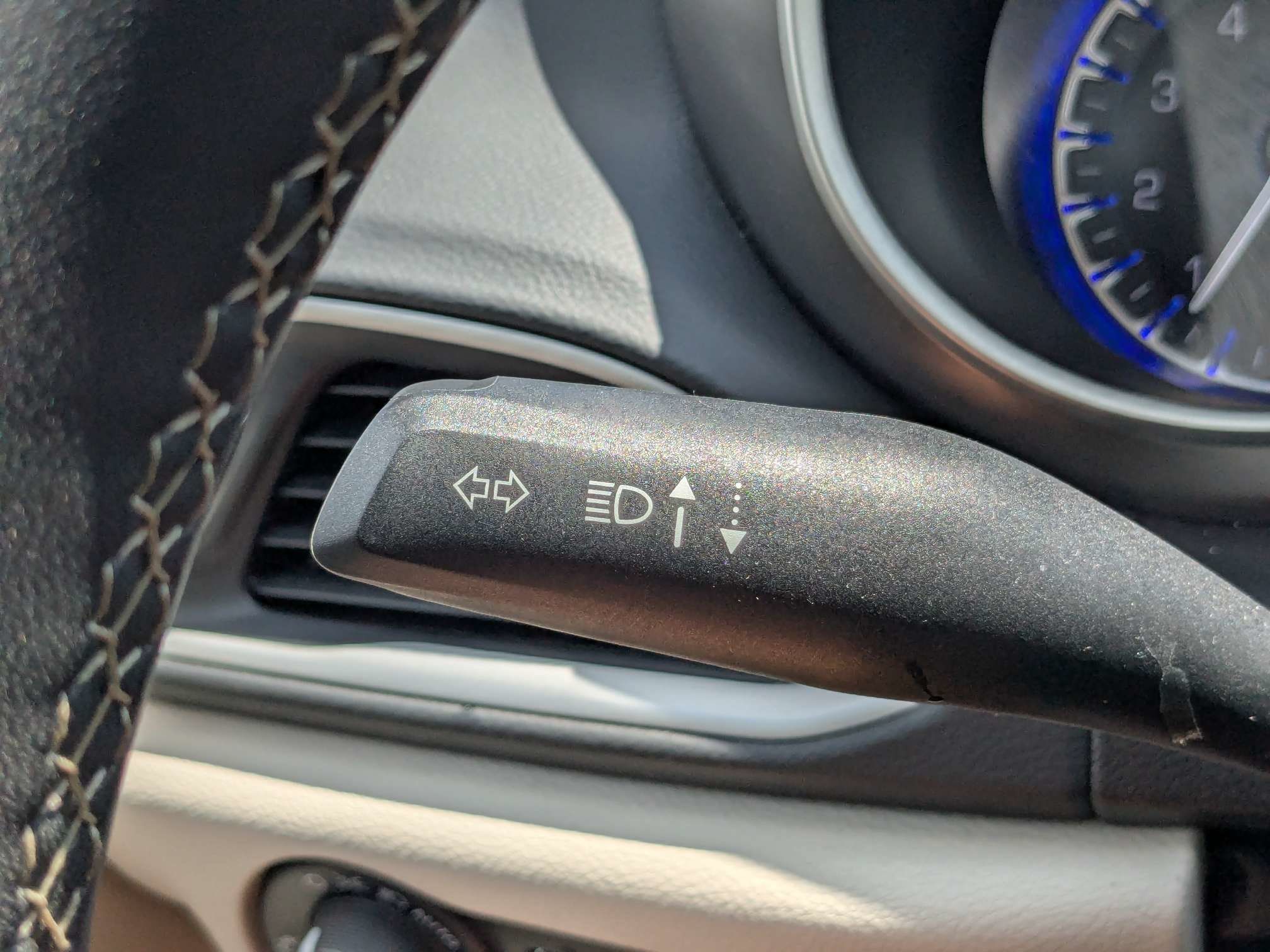 Used 2023 Chrysler Pacifica Touring-L FWD image 28