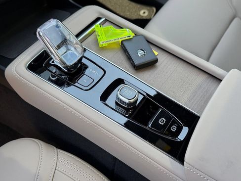 New 2026 Volvo XC90 B5 Core AWD/4WD image 13