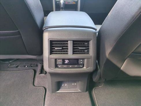 Used 2022 Volkswagen Atlas SEL Premium image 17