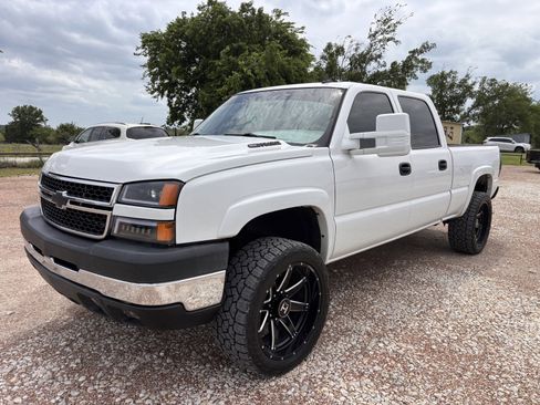 Used 2007 Chevrolet Silverado 2500 LT w/ Heavy-Duty Power Package image 1