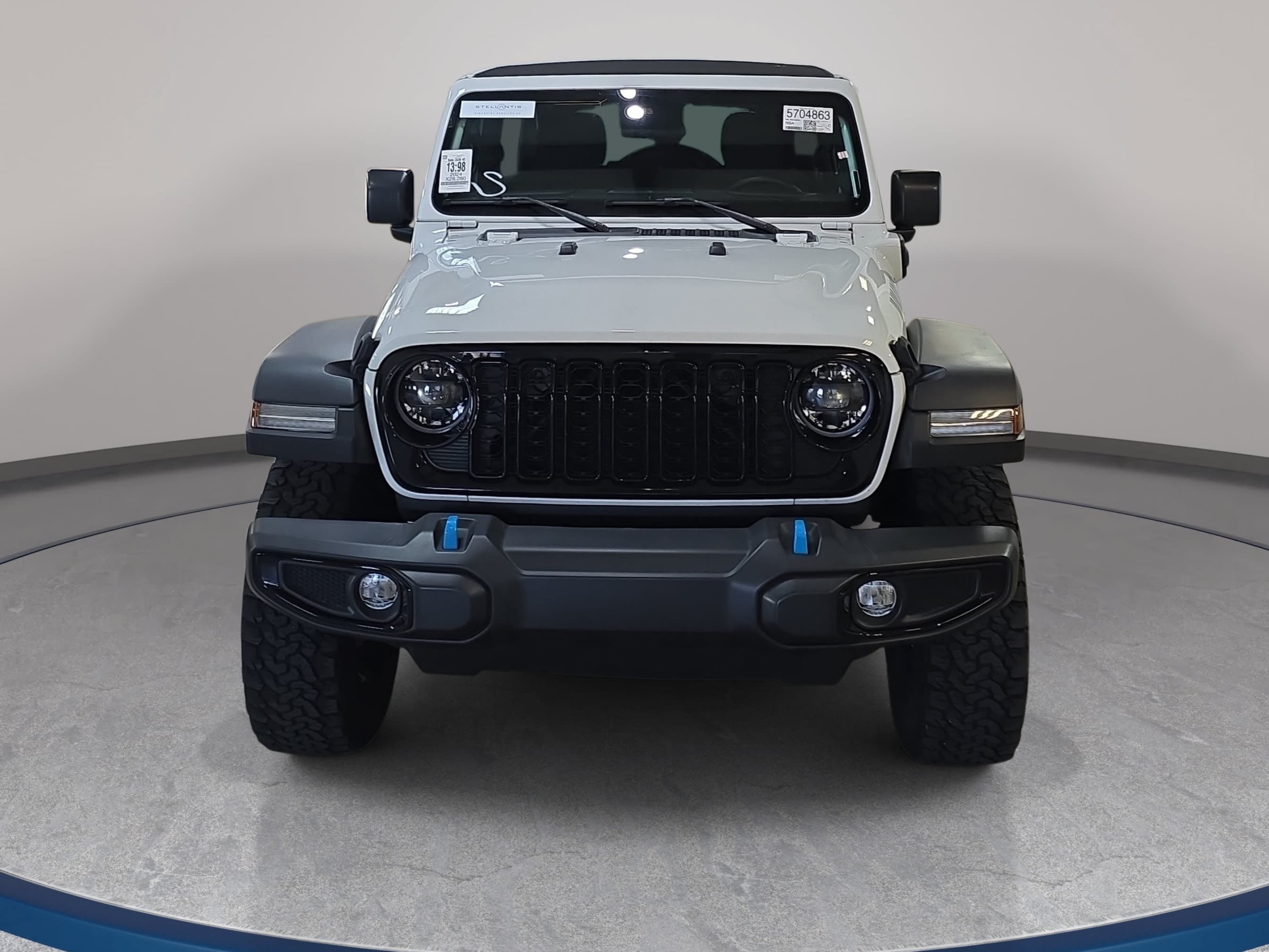 Used 2024 Jeep Wrangler Unlimited AWD/4WD image 3
