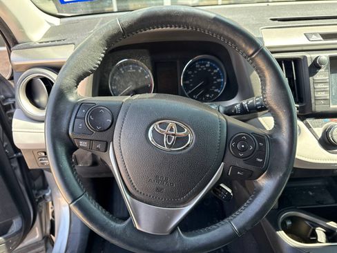 Used 2016 Toyota RAV4 XLE w/ Convenience Package FWD image 12