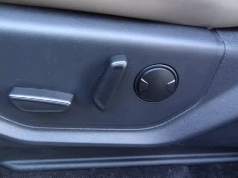 Used 2023 Ford Expedition XLT image 7