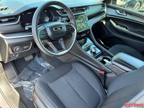 Used 2024 Jeep Grand Cherokee Laredo X RWD image 19