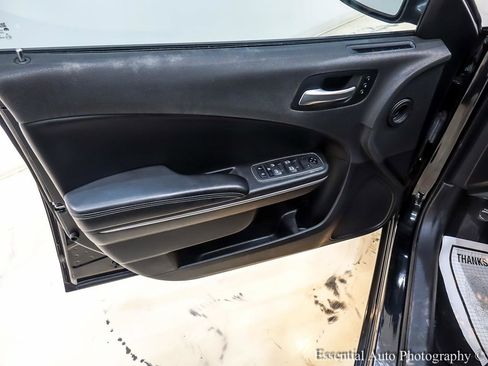 Used 2020 Dodge Charger SXT w/ Leather Interior Group image 27
