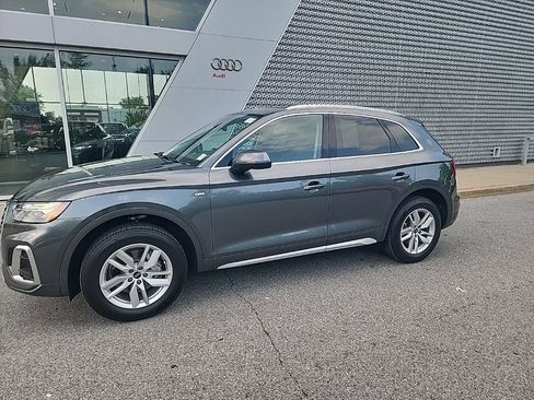 Used 2023 Audi Q5 2.0T Premium w/ Convenience Package AWD/4WD image 2