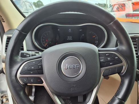 Used 2022 Jeep Grand Cherokee Laredo E image 30