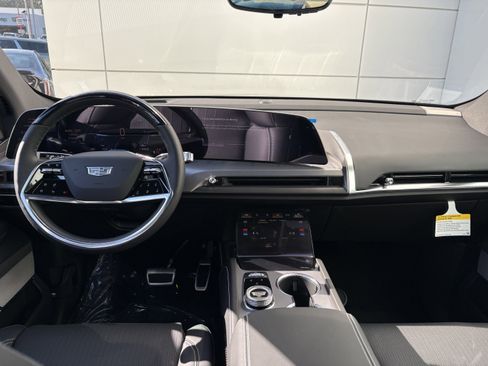 New 2026 Cadillac Vistiq Luxury w/ LPO, Floor Liner Package image 22