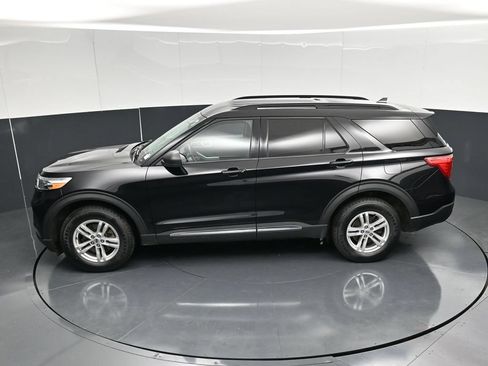 Used 2023 Ford Explorer XLT w/ Equipment Group 202A AWD/4WD image 45
