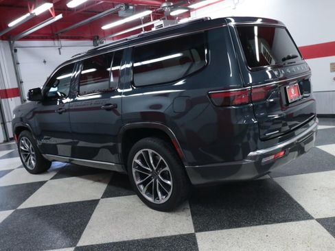 Used 2022 Jeep Wagoneer Series III w/ Premium Group I AWD/4WD image 6