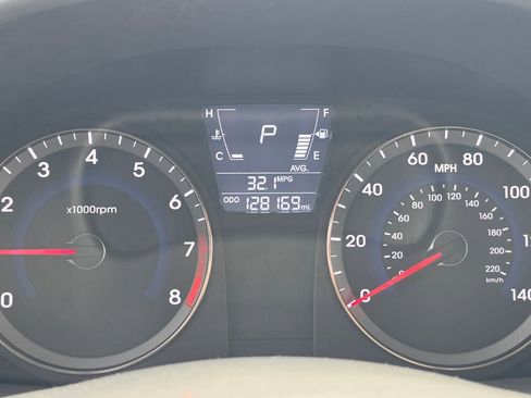 Used 2012 Hyundai Accent GLS w/ Premium Pkg 3 FWD image 17