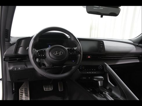 Certified 2025 Hyundai Elantra Sport FWD image 6