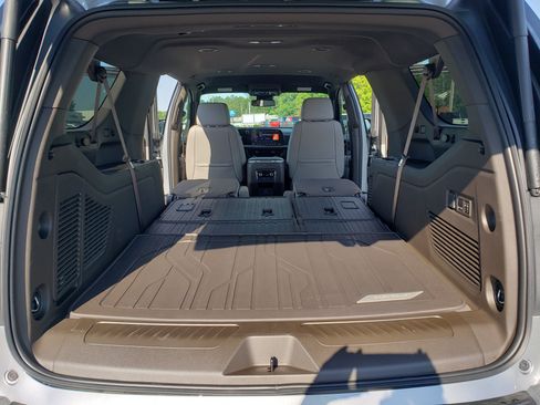 New 2026 Chevrolet Suburban LT w/ Comfort Package RWD image 13
