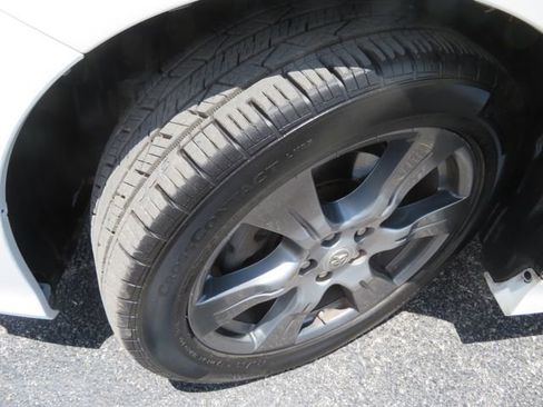 Used 2017 Toyota Sienna SE image 9