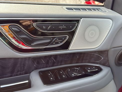 Used 2020 Lincoln Navigator L Reserve w/ Luxury Package image 11