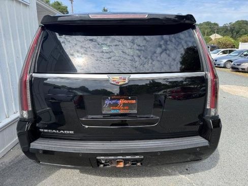 Used 2015 Cadillac Escalade Luxury AWD/4WD image 4