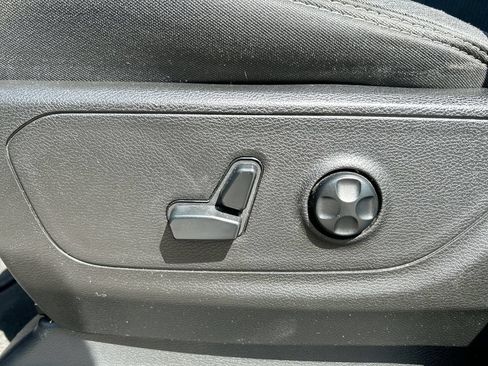 Used 2019 RAM 1500 Big Horn RWD image 12
