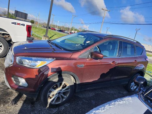 Used 2018 Ford Escape SE image 3