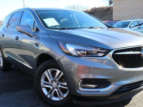 Used 2019 Buick Enclave Essence FWD image 3