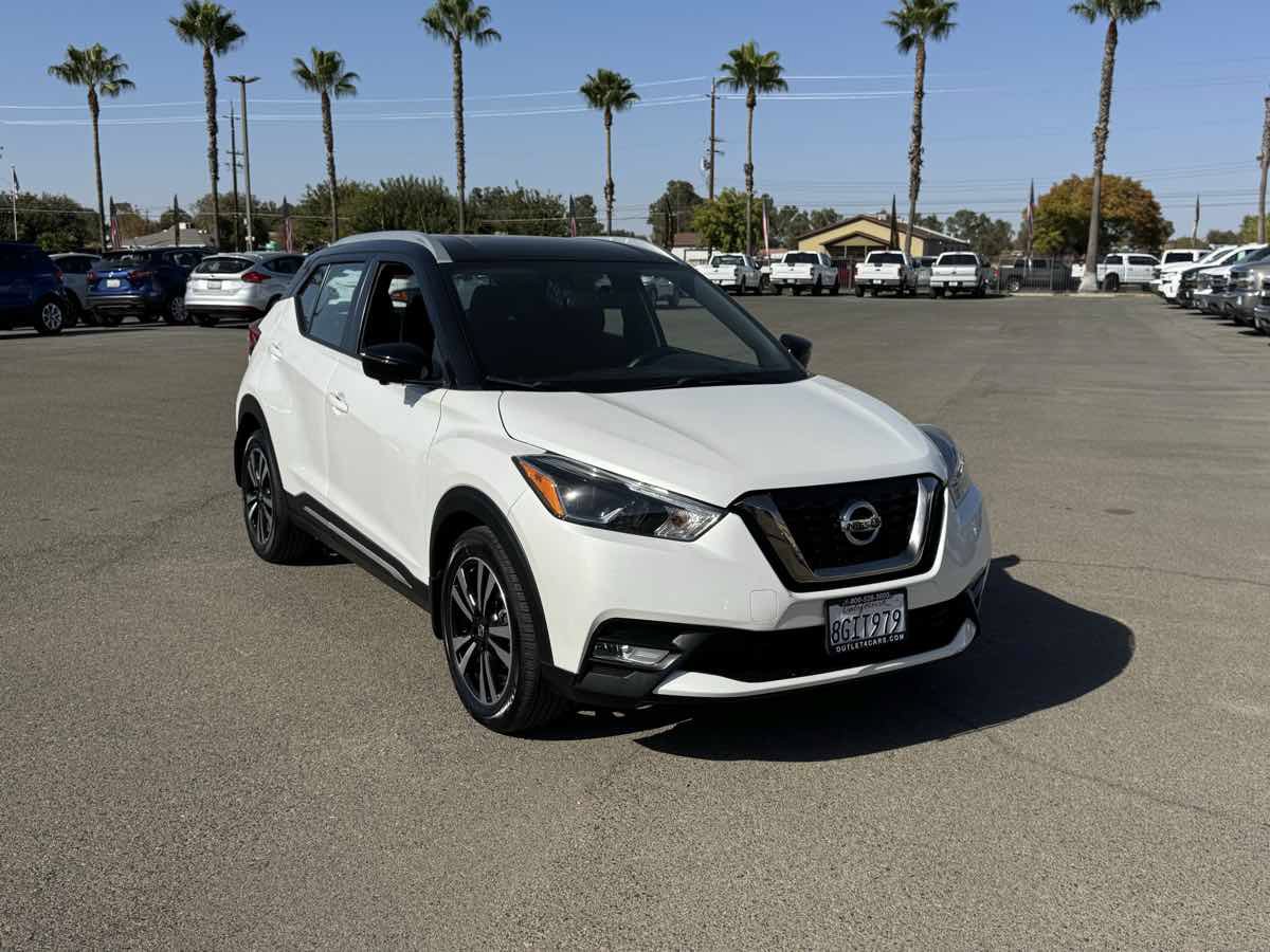 Used 2018 Nissan Kicks SR FWD image 3