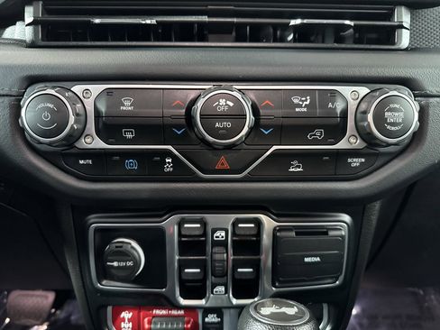 Used 2024 Jeep Wrangler Unlimited Rubicon 4xe image 24