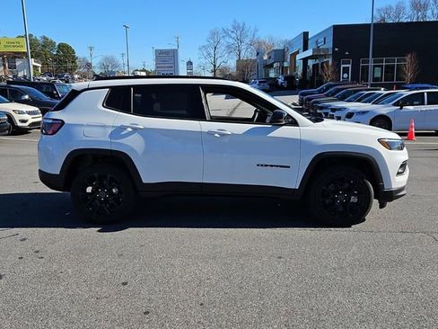 New 2026 Jeep Compass Latitude image 10