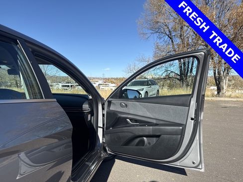 Used 2024 Hyundai Elantra Limited image 26