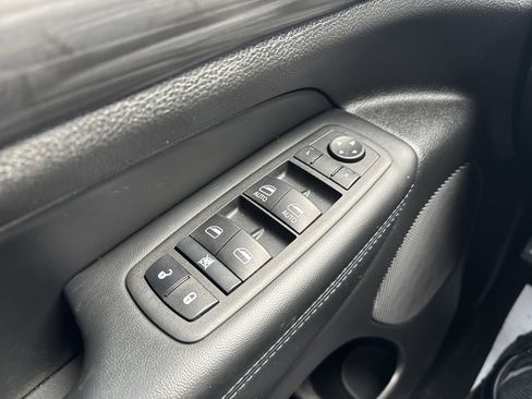 Used 2022 Jeep Grand Cherokee Laredo X image 16