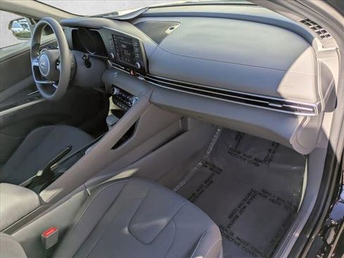 Certified 2023 Hyundai Elantra SEL image 18