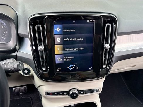 Used 2020 Volvo XC40 T5 Momentum image 21