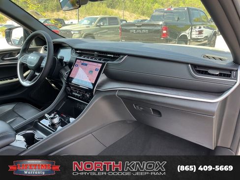 Used 2025 Jeep Grand Cherokee Limited image 9