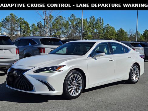 Used 2023 Lexus ES 300h Ultra Luxury w/ Accessory Package (Z2) image 3