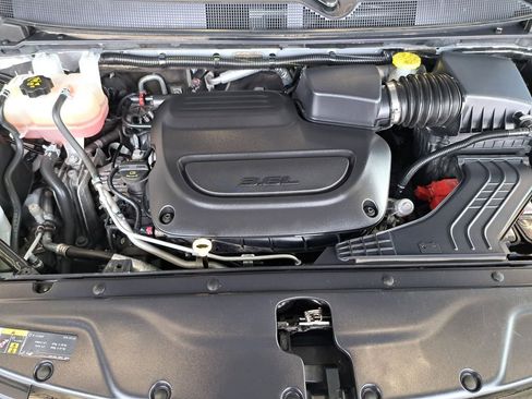Used 2023 Chrysler Pacifica Touring-L FWD image 32