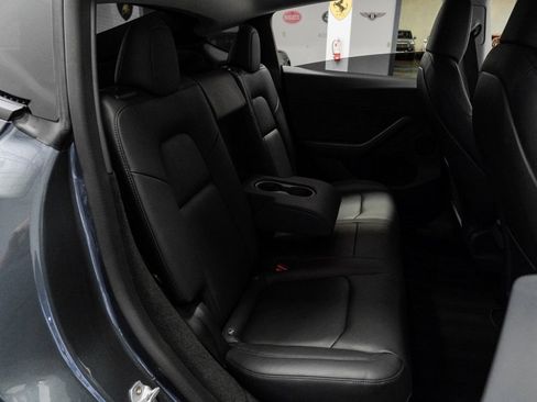 Used 2022 Tesla Model Y Long Range image 38