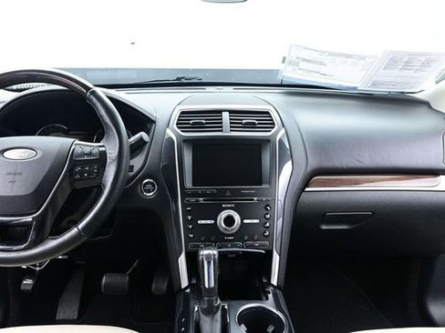Used 2018 Ford Explorer Platinum AWD/4WD image 25