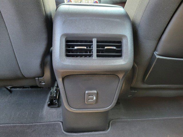 Used 2022 GMC Terrain SLE w/ Driver Convenience Package FWD image 28