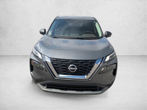 Used 2023 Nissan Rogue S image 2