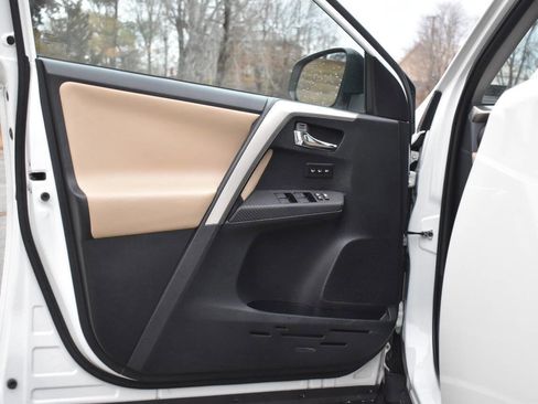 Used 2015 Toyota RAV4 Limited w/ Technology Package image 8