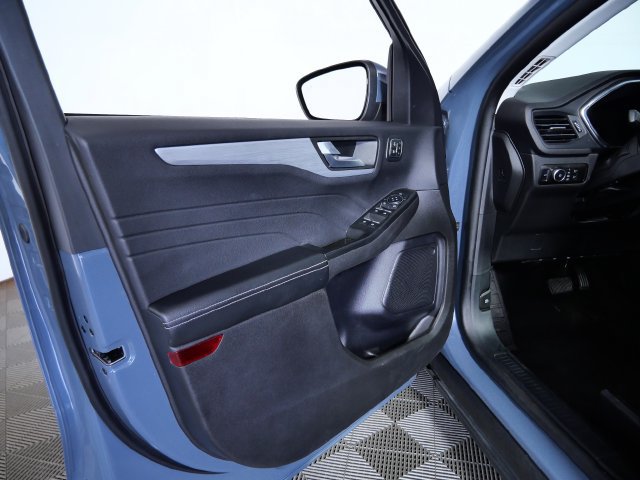 Certified 2025 Ford Escape Platinum AWD/4WD image 15
