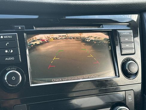 Used 2019 Nissan Rogue SV image 19