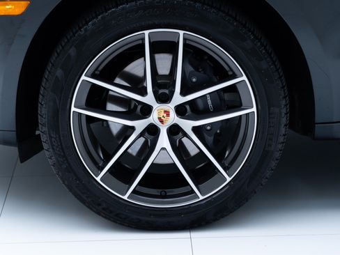 Certified 2026 Porsche Macan AWD/4WD image 12