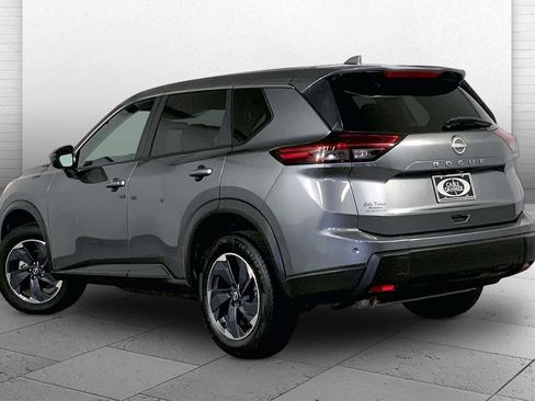 Used 2025 Nissan Rogue SV FWD image 11