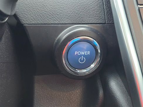 Used 2016 Toyota Camry XLE image 32