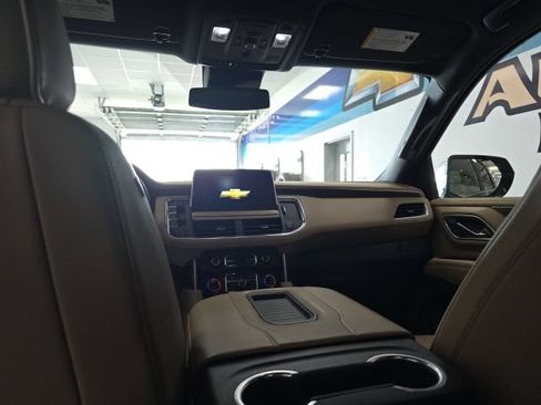 Used 2024 Chevrolet Tahoe Premier AWD/4WD image 15