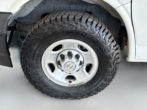 Used 2022 Chevrolet Express 2500 image 31