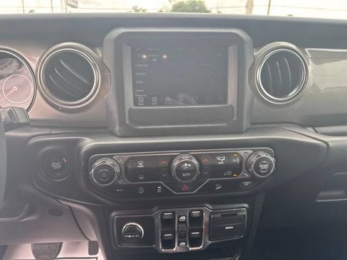 Used 2019 Jeep Wrangler Unlimited Sahara AWD/4WD image 16