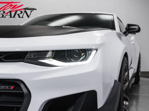 Used 2018 Chevrolet Camaro ZL1 RWD image 12